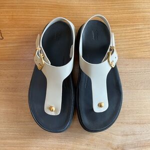 Fitflop Cream Colored Stylish Comfort Thong Sandals, Size 6